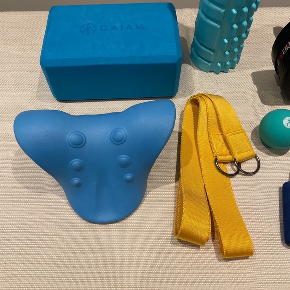 Set/ bundle of Yoga/Athletics equipment accessories - Picture 3 of 5